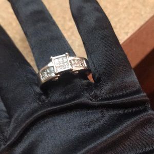 14 Karat Diamond White Gold Diamond Ring